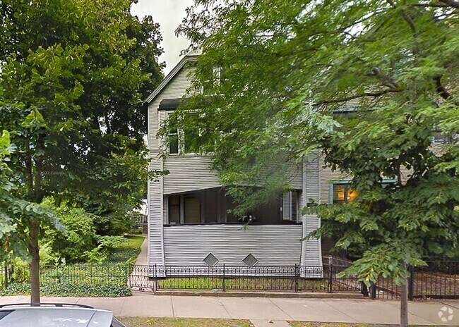 Building Photo - 3250 N Lakewood Ave Unit 1 Rental