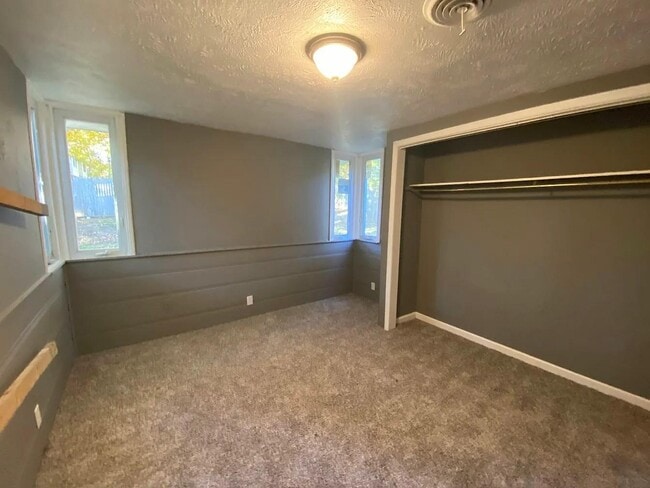 Photo - 933 Russell Ave