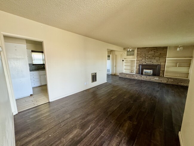 Photo - 8740 Catalpa Ave