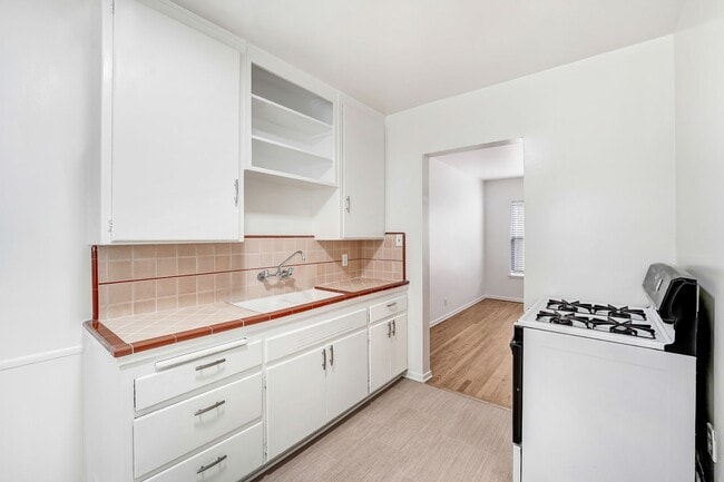 Photo - Washington Blvd. Marina Apartments - near ... Unidad 553 1/2