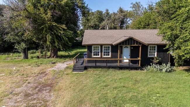 Building Photo - 2913 SW 13th St