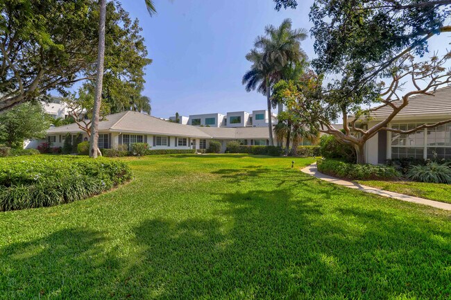 Photo - 1004 Langer Way