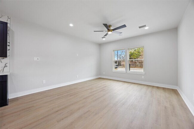 Photo - 8310 Mariah St