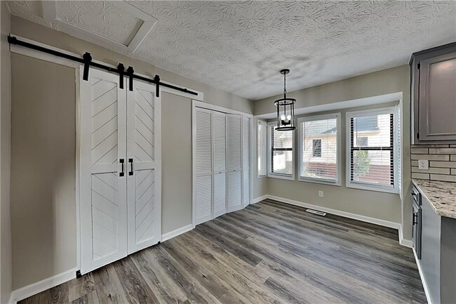 Photo - 1318 Shiloh Trail E Northwest