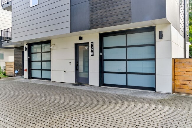 Photo - Modern 3 bed/ 2.5 bath townhome in Ballard!