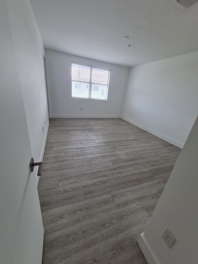 Photo - 410 NE 36th St