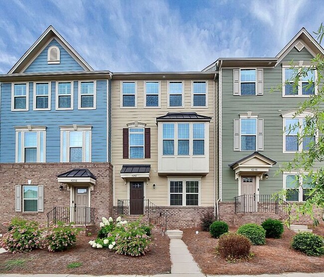 Building Photo - Stunning 3 Story 3BD/2+2HalfBA Townhome in...