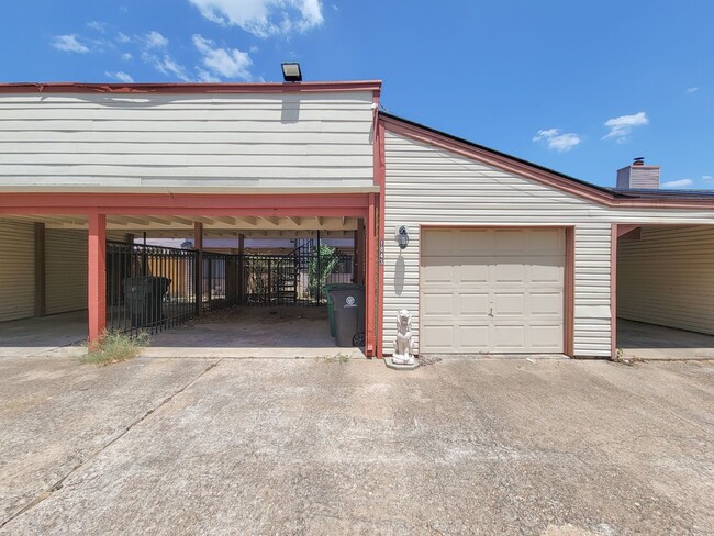 Quite neighborhood town home with gate, ne... - Quite neighborhood town home with gate, ne...