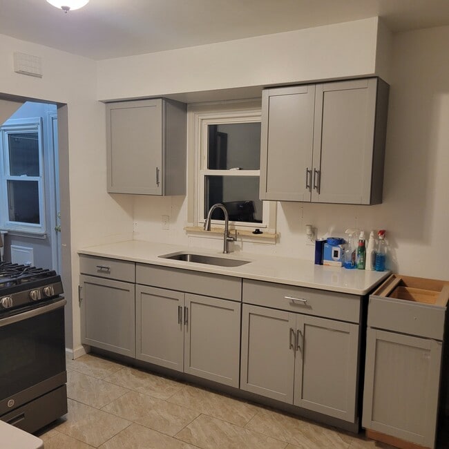 Photo - 3926 John Daly St