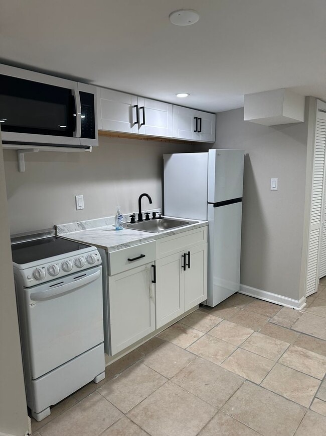 Photo - 5 S Wickham Rd Unit Apt. B