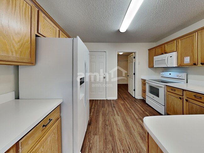 Photo - 5850 Mahogany Pl SW