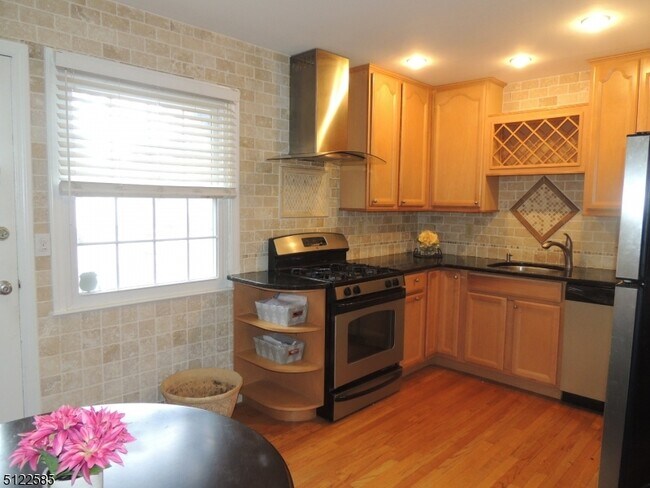 Photo - 201 Pitney Pl Unidad 201