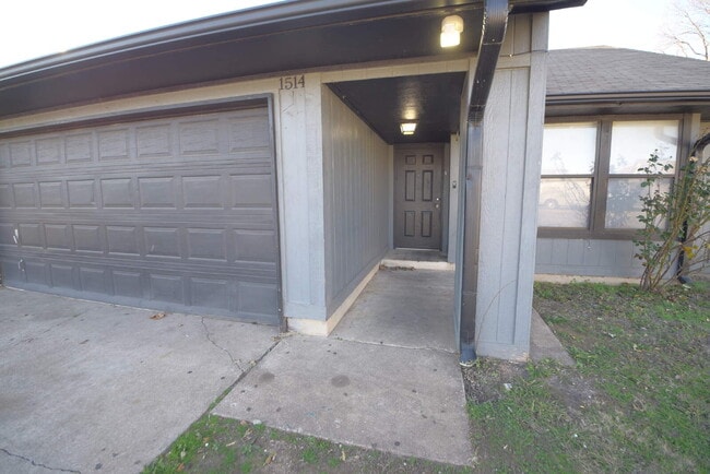 Photo - Spacious 3-Bedroom Home in Jenks School District with Bonus Loft & Private Patio