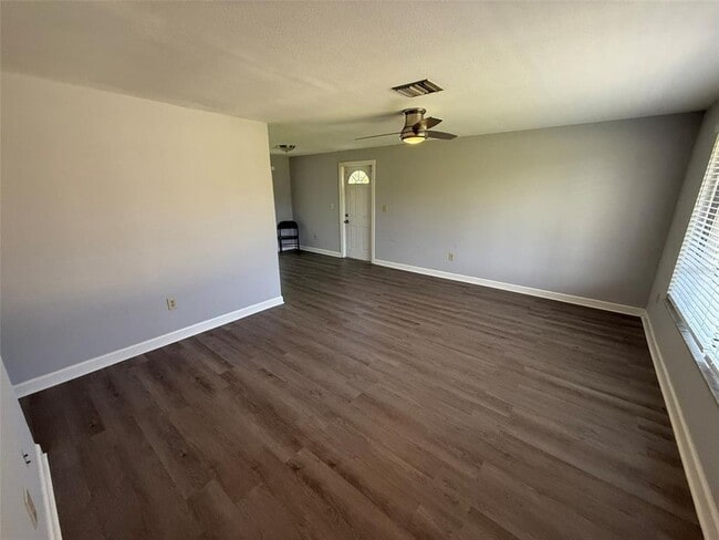 Photo - 581 Grove Ave NW