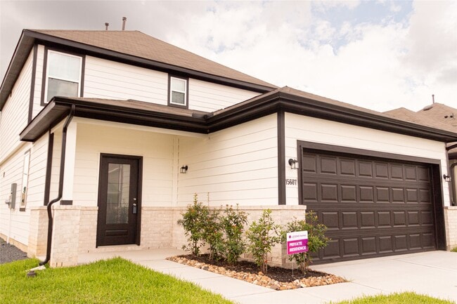 Building Photo - 15607 Buffalo Mdw Ct Rental