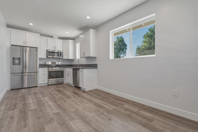 Photo - 19833 Blythe St