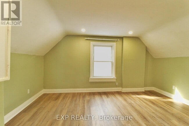 Photo - 1243 Langmuir Ave Unité Upper