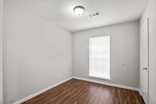 Building Photo - 13426 Edgeboro St