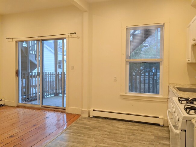 Photo - 8 Evergreen Sq Apartments Unit 1