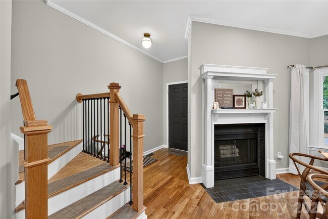 Photo - 312 W 10th St