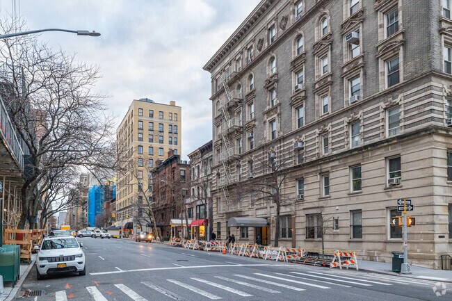 Photo - 28 E 94th St