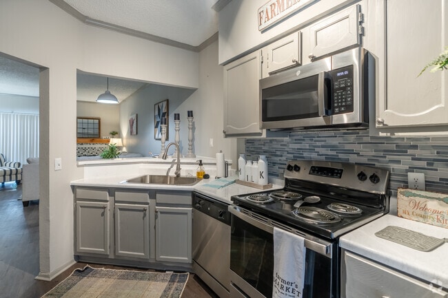 2BR, 2BA - 1,059SF - Kitchen