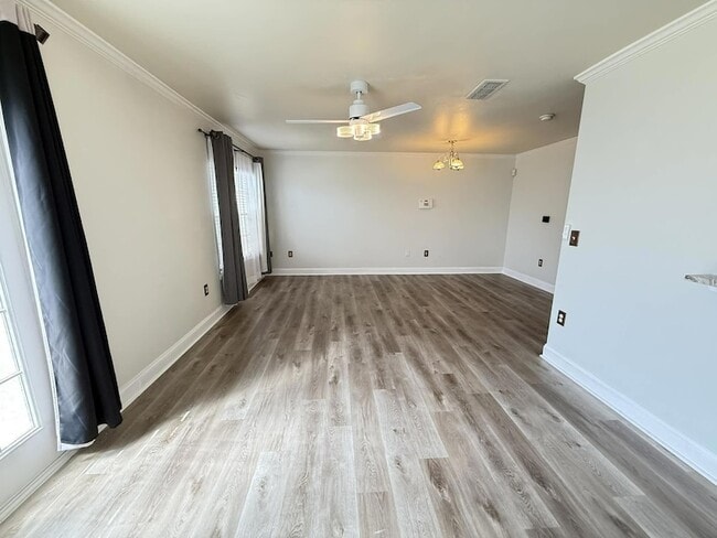 Photo - 565 Wingspan Way