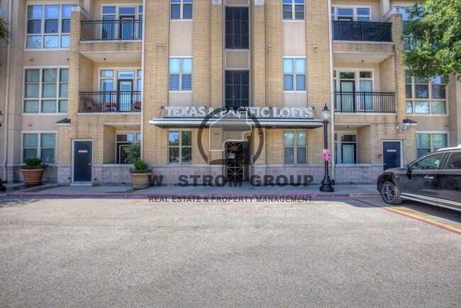 Building Photo - 201 W Lancaster Ave