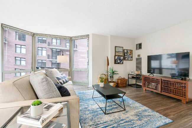 Photo - 1064 N Dearborn St