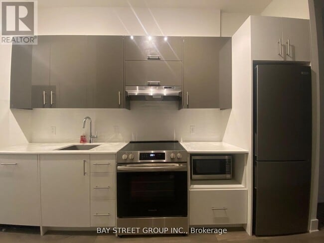 Photo - 188 Fairview Mall Dr Unité 110