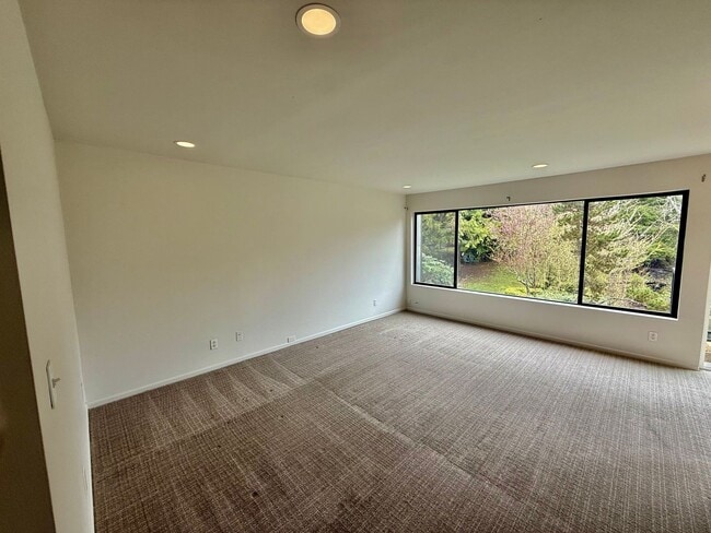 Photo - Beautiful 2 bed, 1 bath Shoreline Condo, $1850/mo. Unit 203