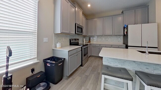 Photo - 10887 Ventnor Ave