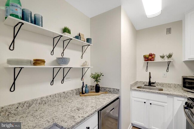 Photo - 5340 Holmes Run Pkwy Unit 516