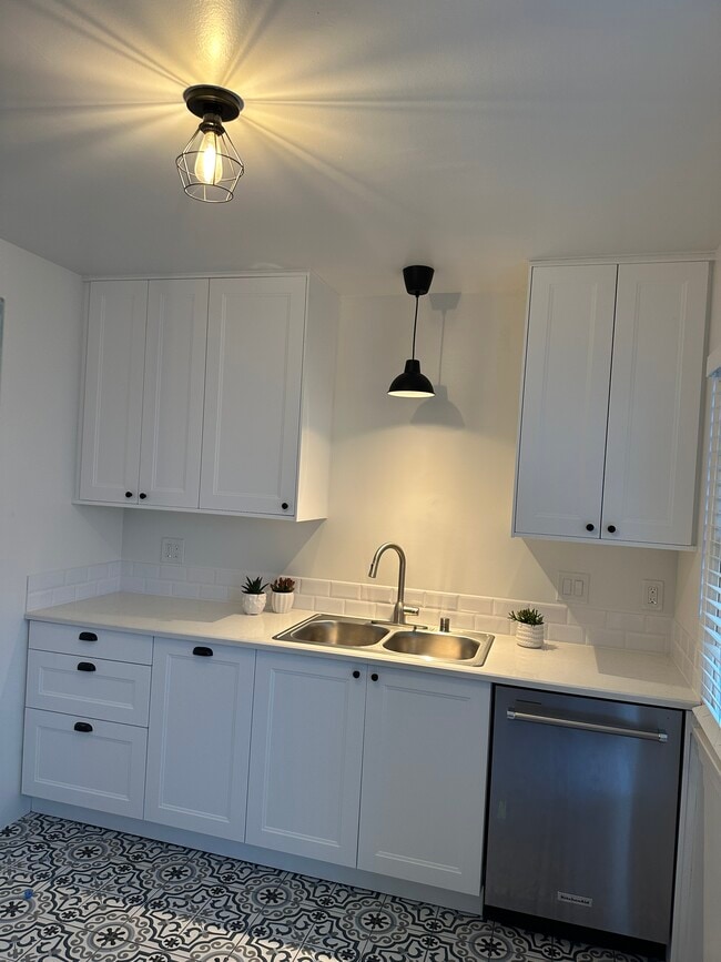 Building Photo - 1849 S Beverly Glen Blvd Unit 1849 1.5 Rental