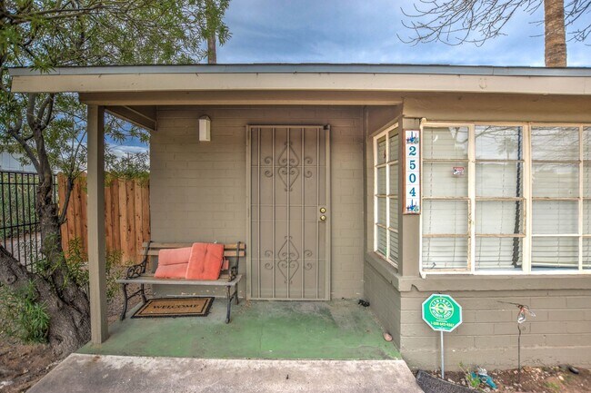 Photo - Vintage Ranch Home Unit House