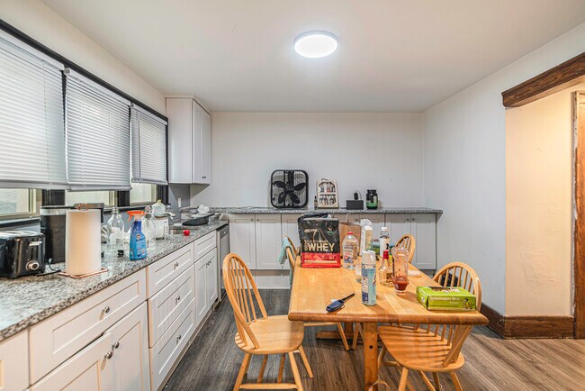 Photo - 335 Packard St