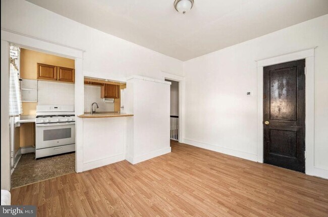 139 E Plumstead Ave Unit B