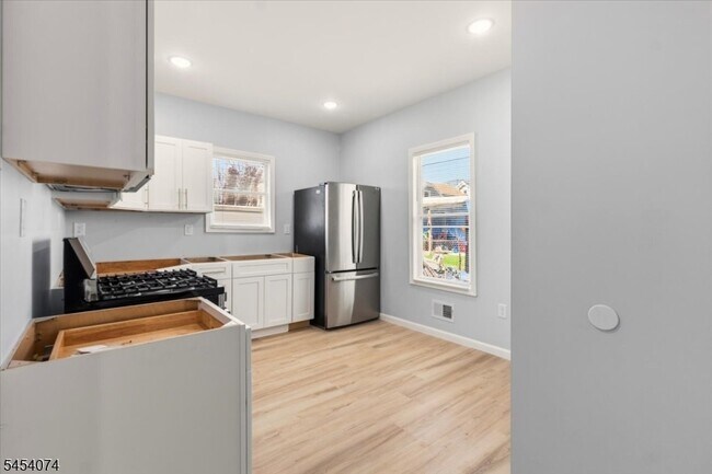 Photo - 76 Grumman Ave