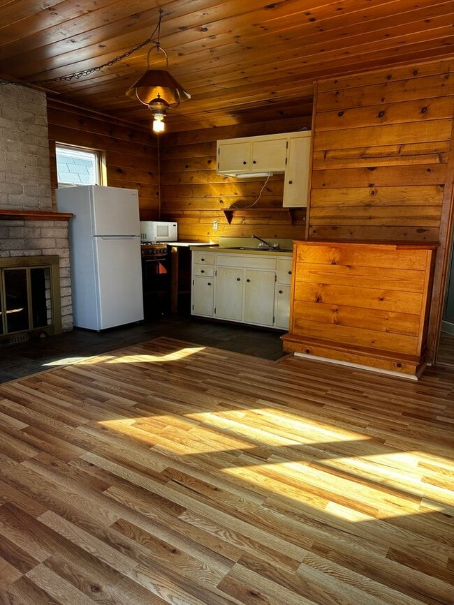 Photo - One bedroom house in downtown Bishop!