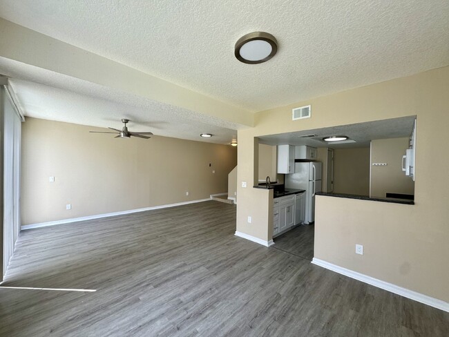 Fully renovated Townhome for Rent in Daven... - Fully renovated Townhome for Rent in Daven... Unit A