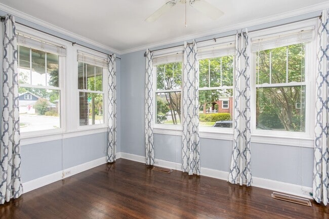 Photo - 435 E 51st. St.