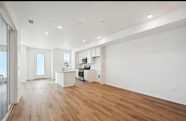 Photo - 2875 Taryn St