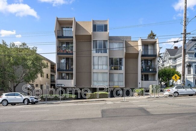 Building Photo - 601 Oakland Ave