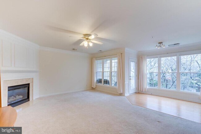 Photo - 7046 Falls Reach Dr Unidad 304