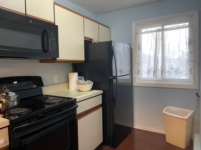 Photo - 161 Highwood Dr
