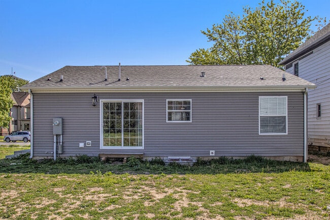Spacious 2 Bedroom, 1 Bath Home Near Downtown South Bend