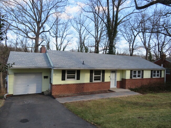 Building Photo - 26 Lakeside Dr