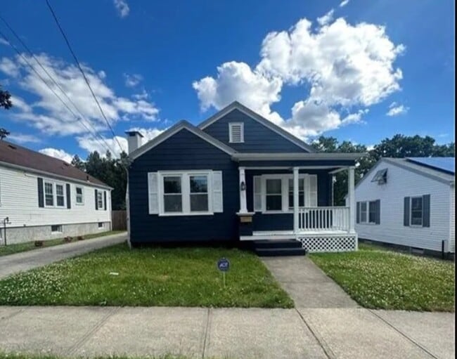 Building Photo - 98 Bradley St