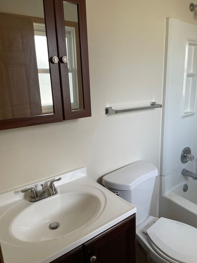 Photo - 1 Bedroom, 1 Bathroom Townhouse in LeClaire, IA