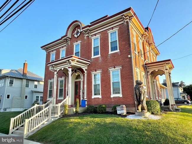 Building Photo - 2 E Penn Ave Unit C Rental